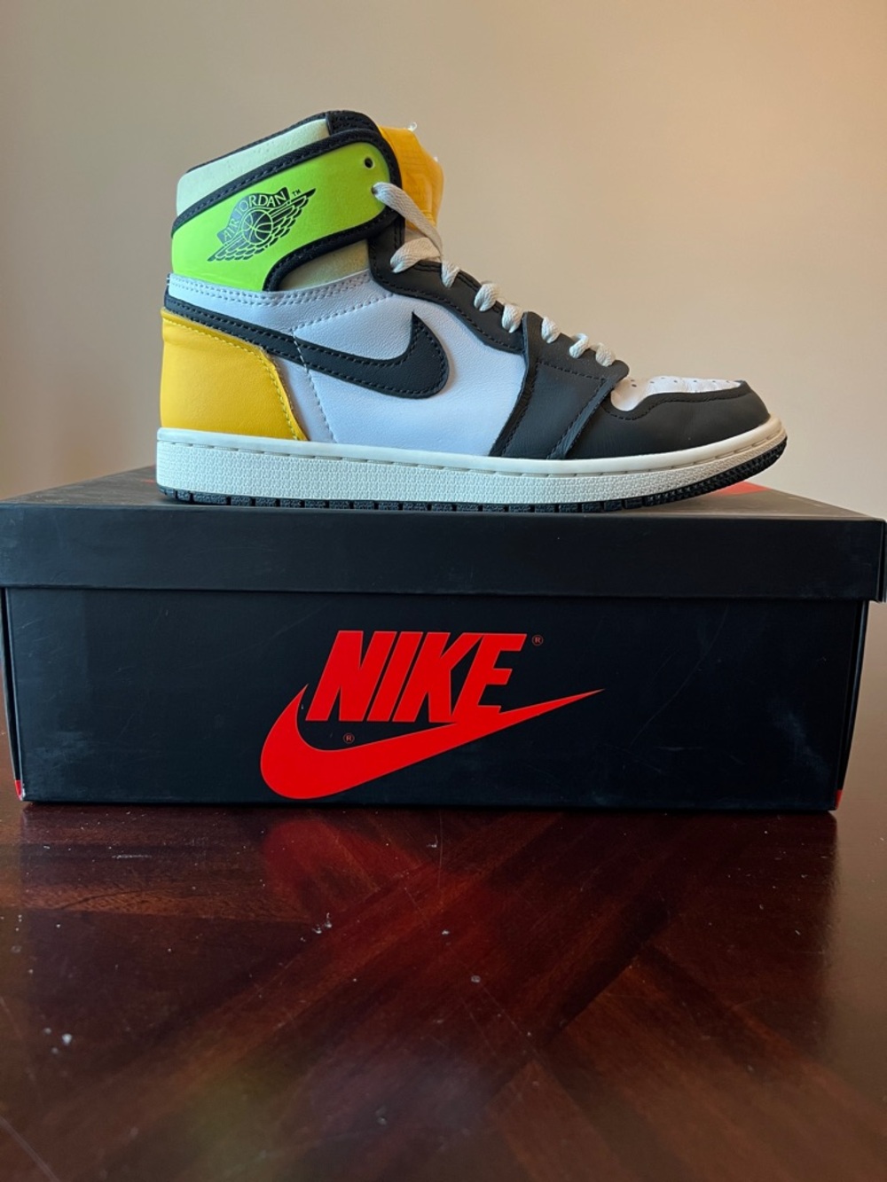 Nike Air Jordan 1 Retro  High OG Volt Gold